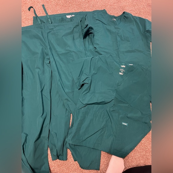 LANADU scrubs. 2 pairs!!! TOP SIZE MEDIUM AND BOTTOMS SIZE LARGE! A great deal - Picture 5 of 7